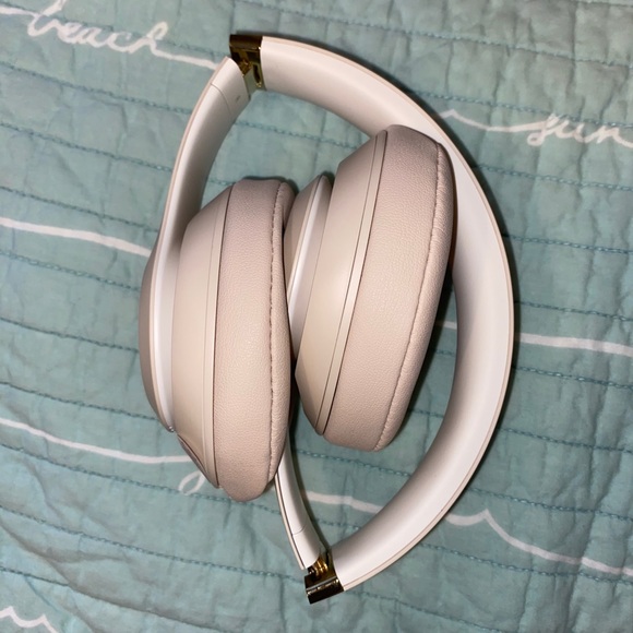 Brand new beats 3 studio wireless - Picture 6 of 6